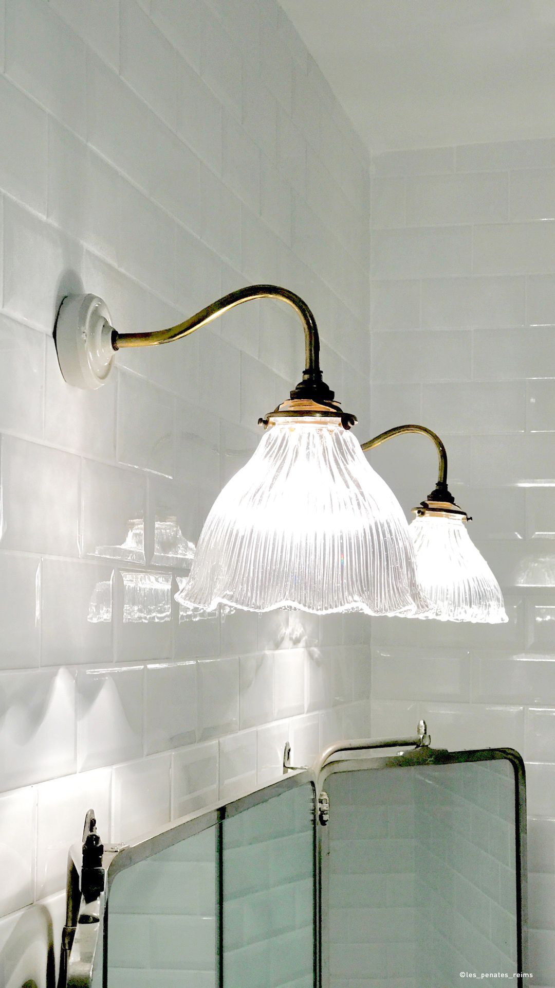 14 Edwardian Bathroom Ideas With Timeless Character - 6. Vintage Lighting Fixtures 1