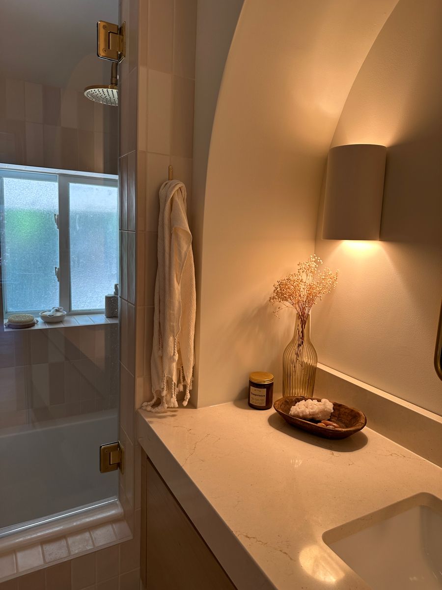 15 Ivory Bathroom Ideas With Soft Elegant Warmth - 5. Warm Lighting Solutions 1