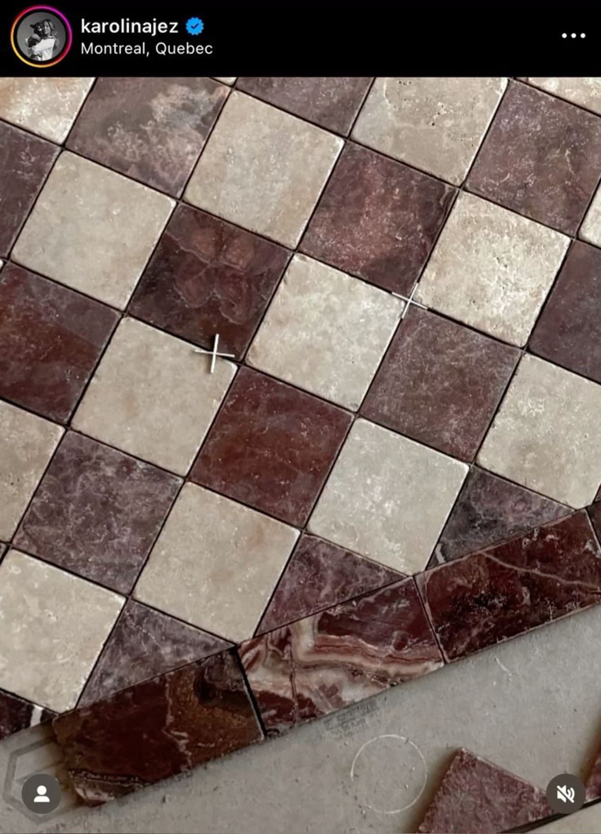 16 Checkerboard Tile Bathroom Ideas With Classic Contrast - 7. Checkerboard Tile Border 1