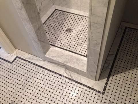 17 Pattern Tile Bathroom Ideas That Make A Statement - 16. Creative Use of Borders 1